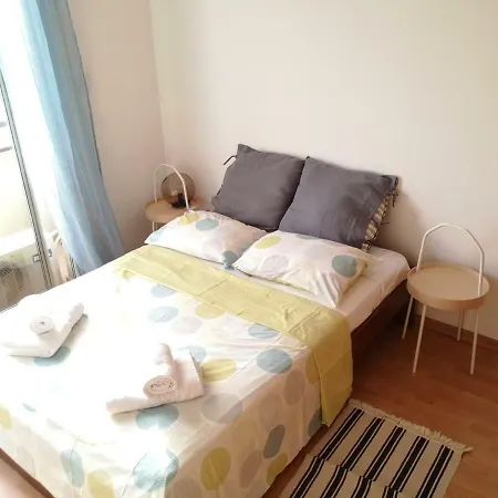 Yippee! My Happy Place In Center Apartment
